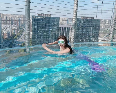 Acrylic Infinity Sky Pool at Hampton by Hilton Xi'an